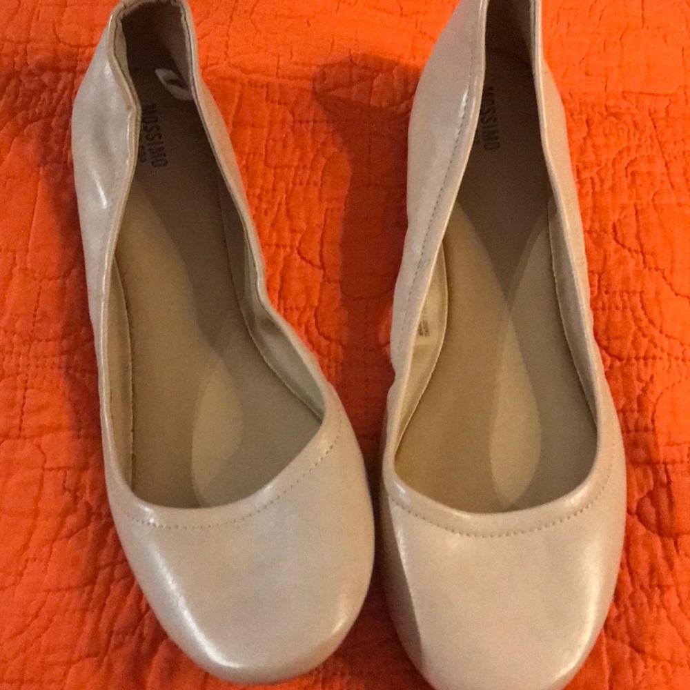 Flats, never worn